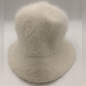 Unbranded Angora blend off-white hat